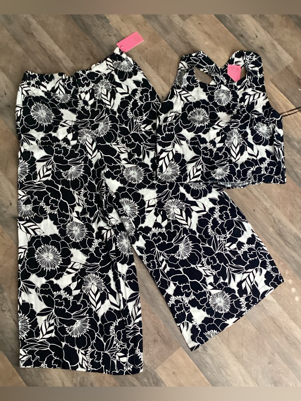 Rose and Olive Black & White resort set